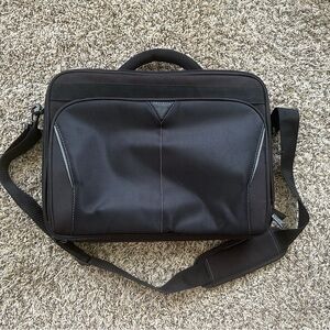 Targus Laptop Messenger Bag